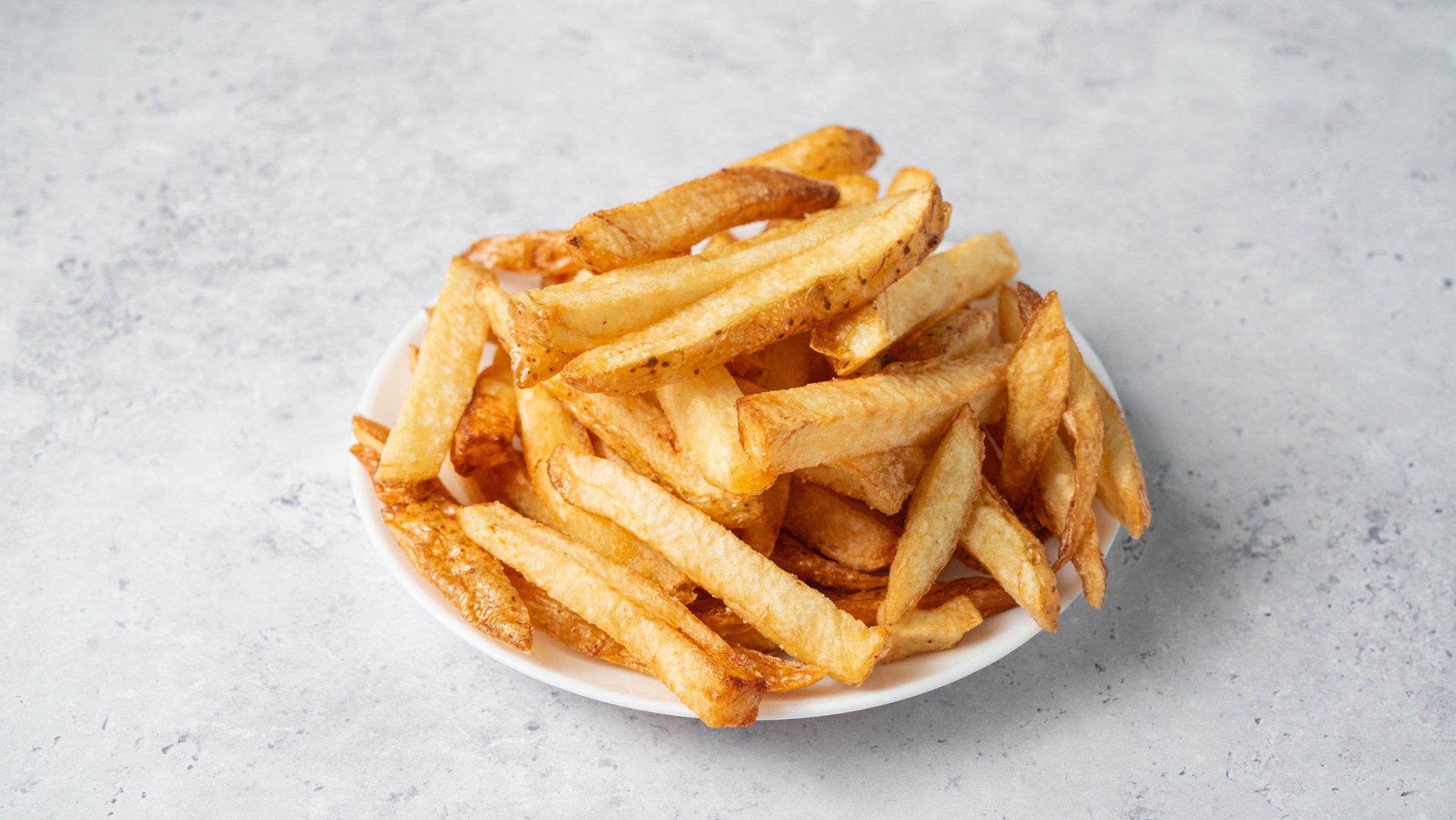 Chips – authentic Cypriot dish at I Xrisi Smila, Larnaca